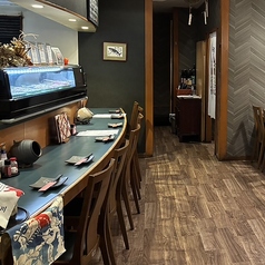 スタッフと会話を楽しめるカウンター席もご用意！日本酒との相性などご相談ください！