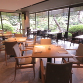ホテル自慢の日本庭園を眺めながらお食事がお楽しみいただけます。