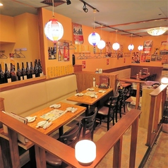 【落ち着ける店内!!】昭和の居酒屋をイメージし、表参道には無い、昔ながらの落ち着ける店内。ゆったり広々とした店内で、手間がかかったお料理をリーズナブルにご堪能いただけます！