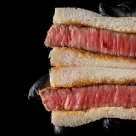 極上の逸品、厚切り和牛ハラミとシャトーブリアンサンド