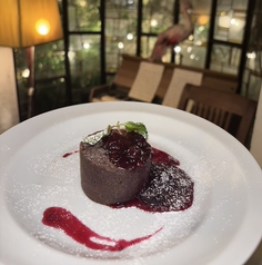 【Desserts】フォンダンショコラ～ベリーソースがけ～
