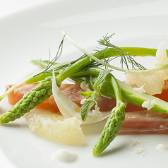 厳選された旬食材とシェフの技が織りなす料理を味わう《Menu B》