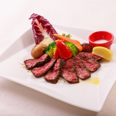 【ジューシーな肉汁の旨味が溢れる】牛肉のビステッカの写真