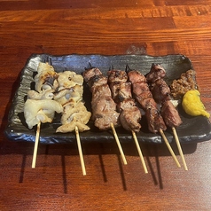 仲間とワイワイ楽しみながら厳選肉の炭火串焼きを！