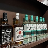 店内は全面禁煙となっておりますので、おタバコを吸われないお客様にも安心してご利用いただける環境が整っております。お昼はランチタイム営業をしており、バリエーション豊富なメニューとドリンクをご提供しております。皆様のご来店をお待ちしております。