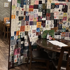 ご友人との飲みにピッタリなテーブル席をご用意しております！