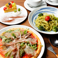 会話が弾む♪色とりどりの料理の数々はシェアしても◎