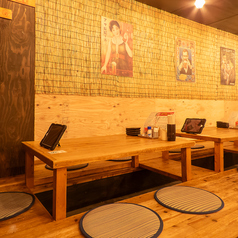 ゆったりとくつろげるお席で、リラックスしながらお食事をお楽しみいただけます。