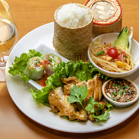 あれこれ食べてお得！イサーンプレート　2,200円