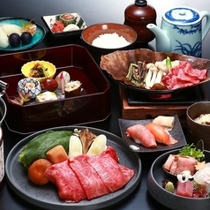 【飛騨牛づくし御膳】A5等級飛騨牛すきしゃぶや朴葉味噌焼きなどを含む全8品 9600円(税込)