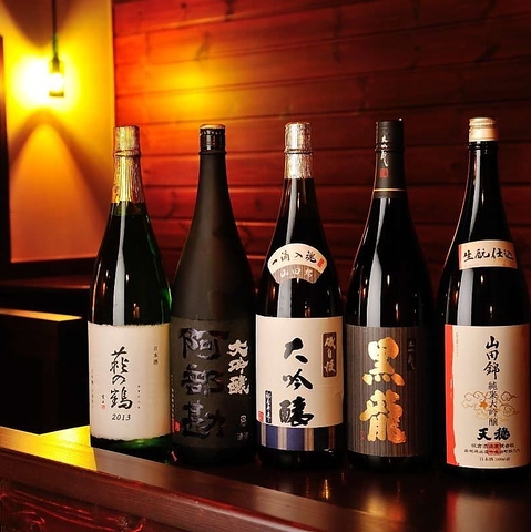 店主厳選のイケてる日本酒を常時100種ご用意しております！