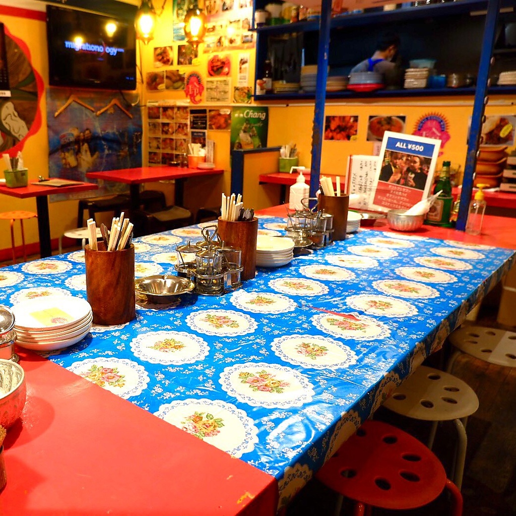 お仕事帰りの疲れも忘れる明るい店内！SNS映えはもちろん、女子会・宴会も大盛り上がり☆