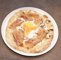 生ハムとトリュフ香るクリームピザ