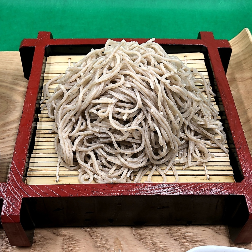 挽きたて、打ち立て、茹でたてを追求した三たて蕎麦♪