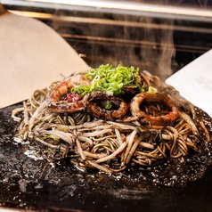 イカ墨ブラック焼きラーメン