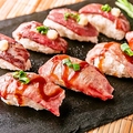 料理メニュー写真 肉質が自慢『和牛・馬肉の炙り肉寿司』