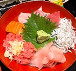 ランチタイムはお得がいっぱい。平日はアルコール半額中！昼飲みに最適です！！