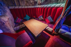 半個室タイプのソファー席になります。5名様までご利用可能です。