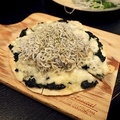 料理メニュー写真&nbsp;生のりとしらすのピザ
