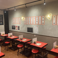 【代々木エリアでのご宴会なら】店内にはテーブル席をはじめ、全82席のお席を完備！各種大型宴会を楽しむなら『やきとん たまや商店 代々木店』をどうぞご利用下さいませ！鮮度抜群の自慢のやきとんをはじめ、一品料理、厳選日本酒をはじめとするドリンクの数々をご提供致します。