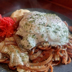 半熟卵のせソース焼きそば