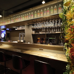 お一人でもペアでもお使いいただけるカウンター席です!