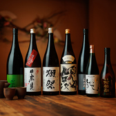 【種類豊富なドリンク】ビールやハイボール、サワー、焼酎、日本酒、ワイン、果実酒、カクテルまで、豊富なラインナップをご用意。お食事との相性を考えた定番のお酒はもちろん、その日の気分に合わせて選べる一杯も充実しております。お仕事帰りの一杯から各種ご宴会まで、幅広いシーンでお楽しみください。