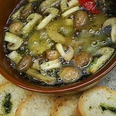 小海老とキノコのアヒージョの写真