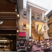 フォトジェニックな螺旋階段がございます。