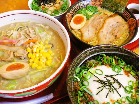 製麺工場直営のラーメン店。麺の他、スープも具材も隣の自社工場で作っている。