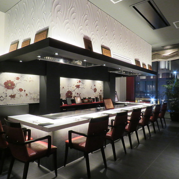 神戸牛 鉄板焼きステーキ 吉祥吉 三宮中央店の雰囲気1