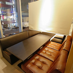 周りに気兼ねなく過ごせる個室でくつろぎながら豊富なお料理やドリンクをお楽しみいただけます◎