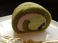 抹茶ロールケーキ