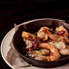 牡蠣、海老、帆立のアヒージョ