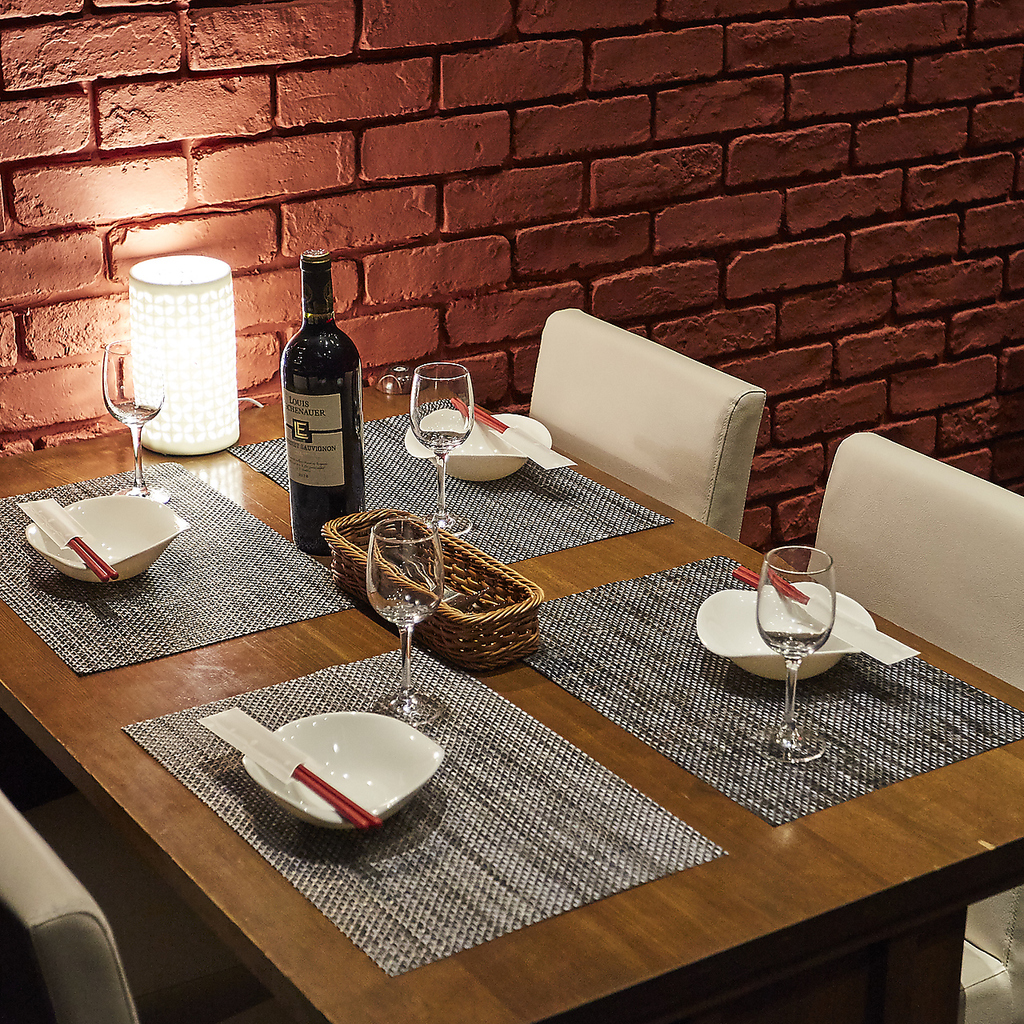 レンガを基調とした落ち着ける空間です♪