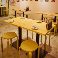 【サク飲みに】少人数で和気あいあいとお料理とお酒を楽しめるテーブル席!駅近なのでフラッと気軽にお立ち寄りください♪