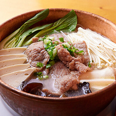 ツルンとした食感の《米線》や《自家製揚げ餅》の写真