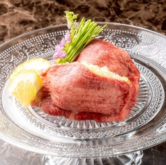 炭火焼肉 にくまる すすきの店の特集写真