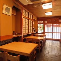 テーブル席ございます