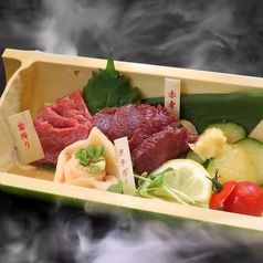 馬刺し盛り