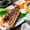 料理メニュー写真 サーモンハラスの炙り焼き