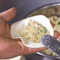 餃子や小籠包等、職人が作る手作り点心をご堪能あれ♪