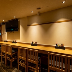 居酒屋の魅力が詰まったカウンター席は、お一人様やカップルでの利用に最適で、アットホームな雰囲気が心地良いです。お気軽に立ち寄って、絶品の中華料理をお楽しみください！カウンター席でのひと時が、特別な体験となることでしょう。