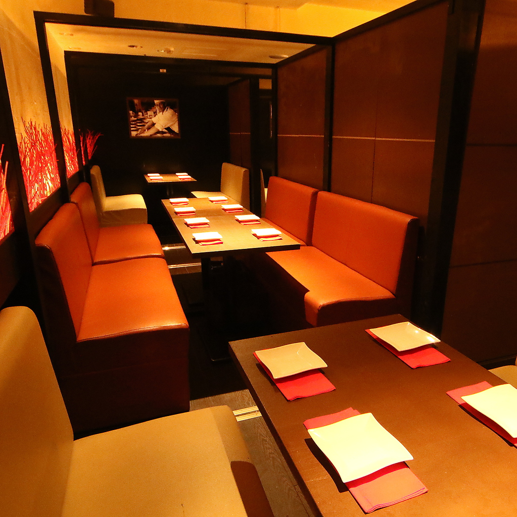 【全席完全個室】人数に合わせてご利用頂けるふかふかのソファー席をご用意♪