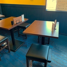 2名から利用できるテーブル席をご用意しております。テーブルを繋げて大人数での利用も可能◎