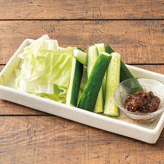 黒豚の肉みそきゅうりとキャベツ