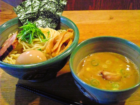 濃厚鶏白湯魚介スープが特徴！つけめんはガッツリ系でお得。皆生温泉の中にある麺処。