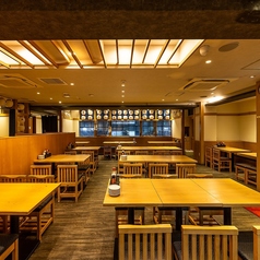 【貸切40名様～100名様】開放感溢れる広々空間は、最大100名様まで収容可能です！貸切パーティーや会社宴会にオススメ！食べ飲み放題全170種を楽しめるコースなどもご用意しております！貸切の際は、ご予算や人数に応じて柔軟に対応しますので、お気軽にお問い合わせください♪会場使用料は無料です！