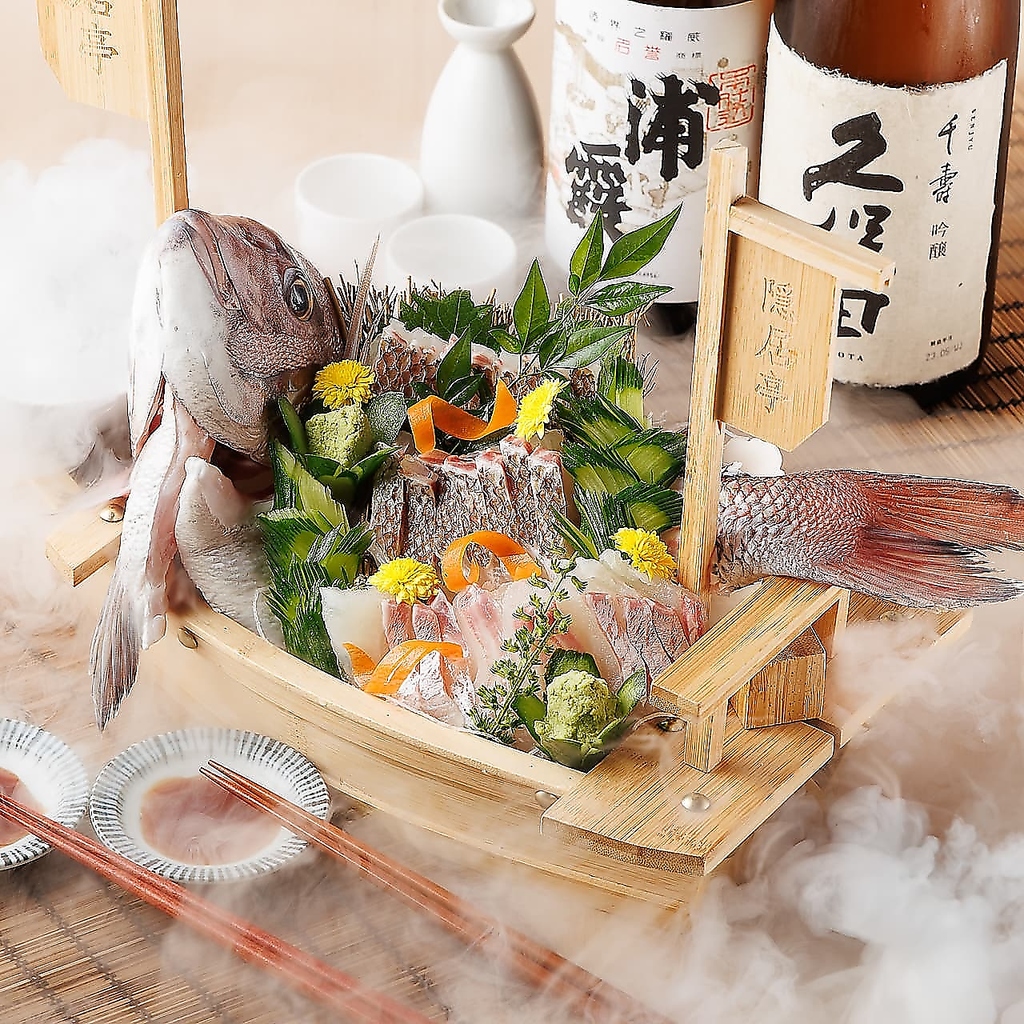 新鮮な魚介を贅沢に使用した刺身の盛り合わせ。海の幸をふんだんに盛り付けた自慢の逸品を錦糸町で♪
