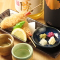 料理メニュー写真 名物！！パリパリ海老串揚げ　２本